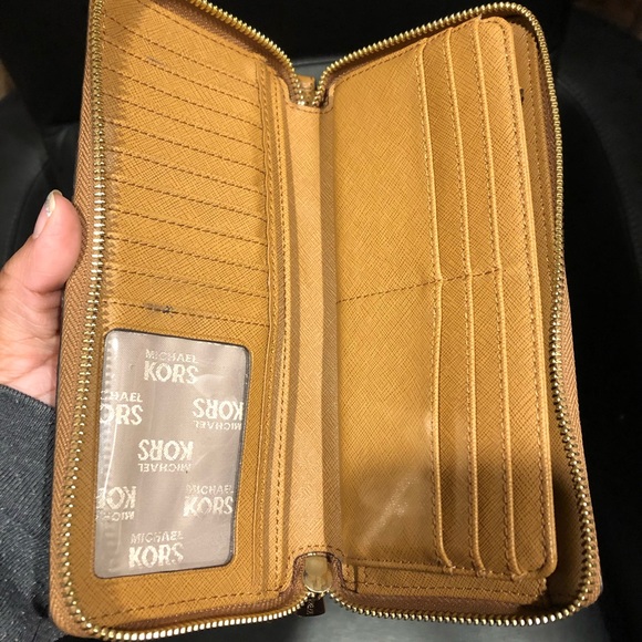 Tan Michael Kors Tote Purse - Picture 6 of 8